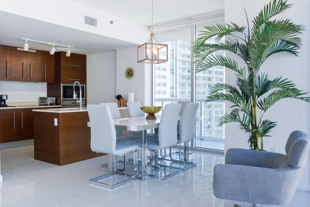 Wonderful 2 Bedroom Apt With Ocean Views At Icon Brickell 마이애미 외부 사진