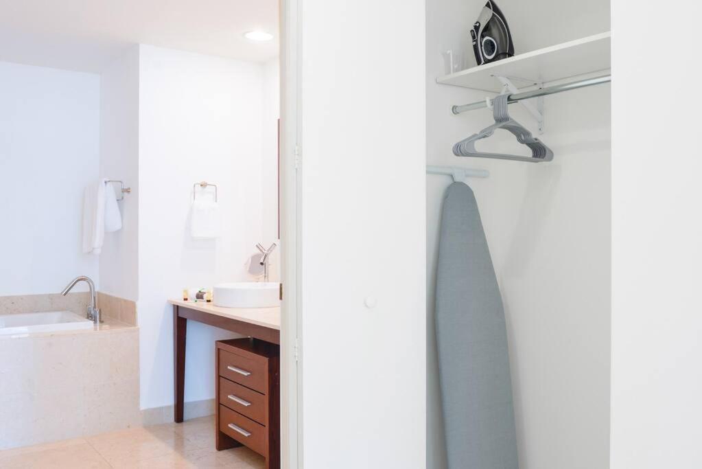 Wonderful 2 Bedroom Apt With Ocean Views At Icon Brickell 마이애미 외부 사진