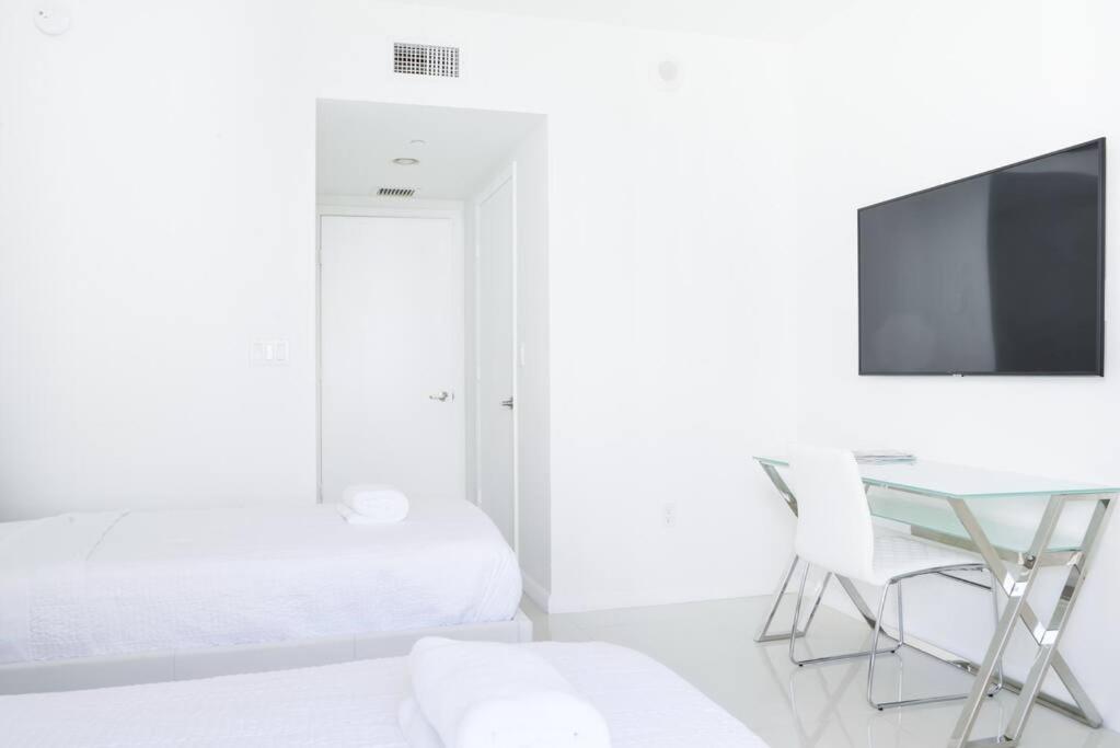 Wonderful 2 Bedroom Apt With Ocean Views At Icon Brickell 마이애미 외부 사진