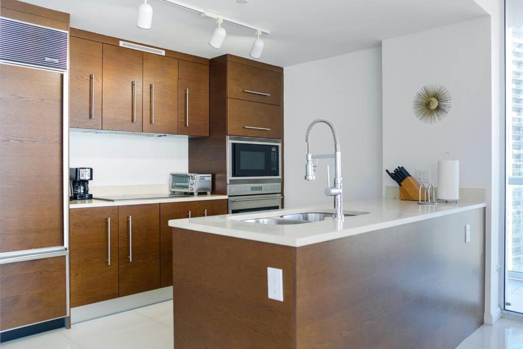 Wonderful 2 Bedroom Apt With Ocean Views At Icon Brickell 마이애미 외부 사진