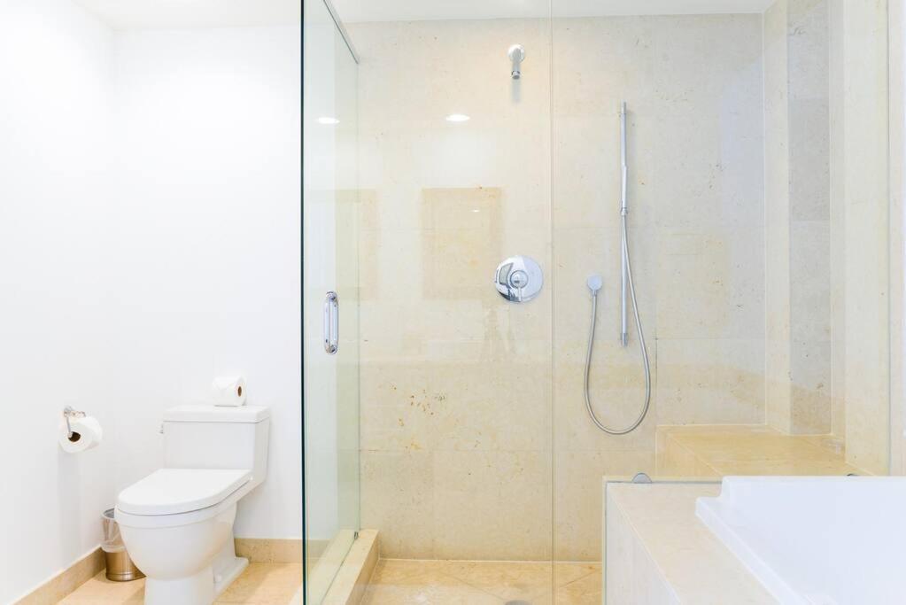 Wonderful 2 Bedroom Apt With Ocean Views At Icon Brickell 마이애미 외부 사진