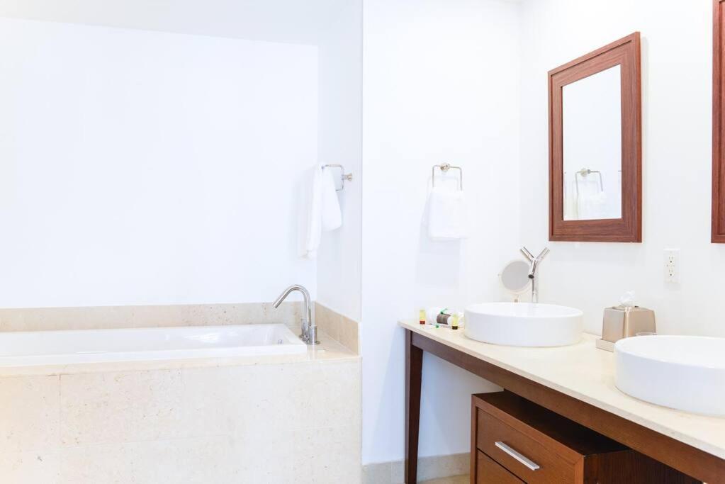 Wonderful 2 Bedroom Apt With Ocean Views At Icon Brickell 마이애미 외부 사진